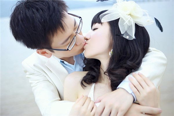 夢見男人接吻有何寓意_周公解夢
