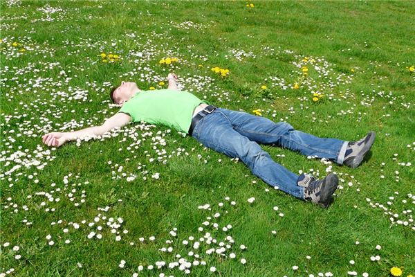 夢見認識的人死了_周公解夢