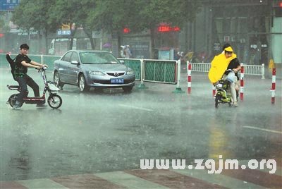 夢見下大暴雨