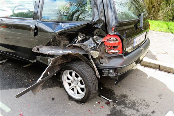 夢見自己開車刮蹭_周公解夢
