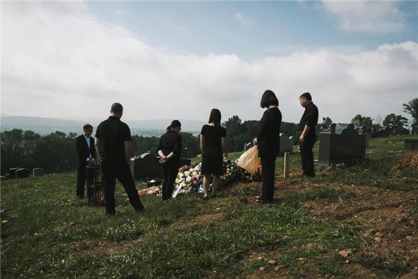夢見戴孝辦喪事_周公解夢