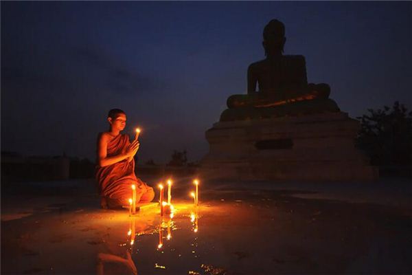 夢見拜佛磕頭下跪_周公解夢