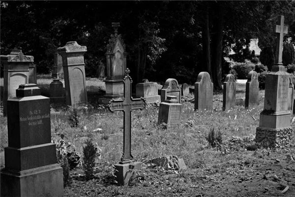 夢見墓碑_周公解夢