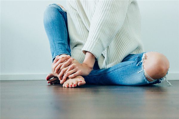 女人夢見自己褲子裂開_周公解夢