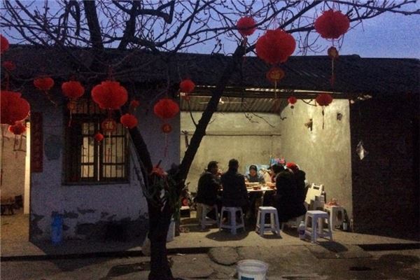 夢見全家人一起吃飯_周公解夢
