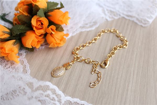 夢見戴金手鍊是好的徵兆嗎_周公解夢