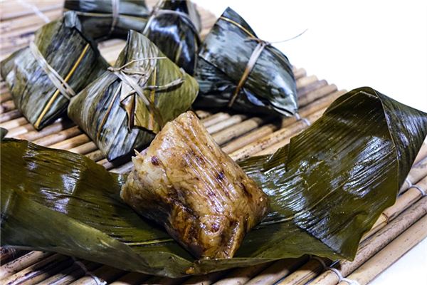 女人夢見吃粽子_周公解夢