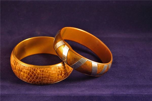 夢見撿金手鐲有什麼意思_周公解夢