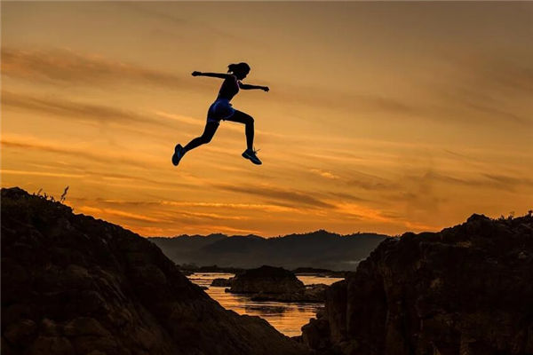 夢見自己跳下去什麼意思_周公解夢