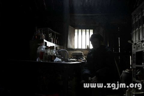 夢見黑屋子