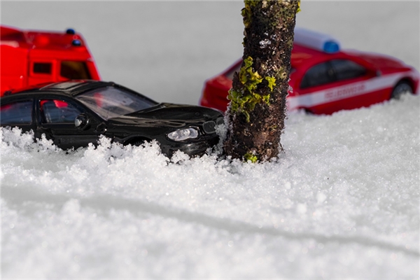 夢到倒車把別人車撞了好不好_周公解夢