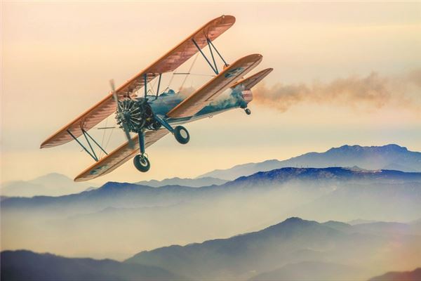 夢見天上好多飛機好不好_周公解夢