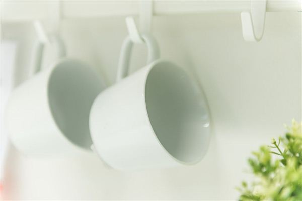 夢見杯子摔碎了_周公解夢