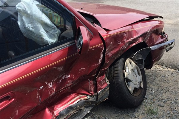 夢見自己開車撞了是不是好的徵兆呢_周公解夢