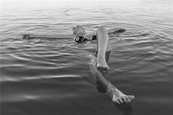 夢到水裡撈死人是好是壞_周公解夢