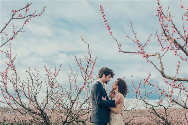 夢到男人追求自己是凶兆還是吉兆_周公解夢