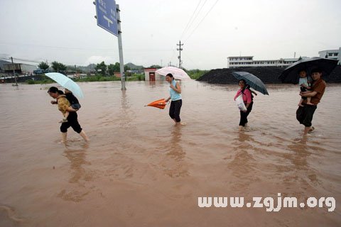 夢見發大水