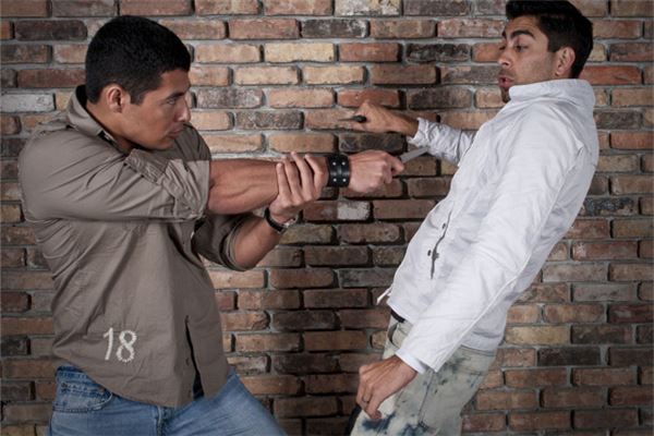 夢見被搶劫_周公解夢