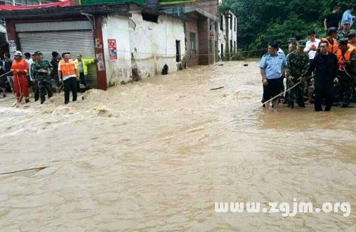 夢見自己家被洪水沖走