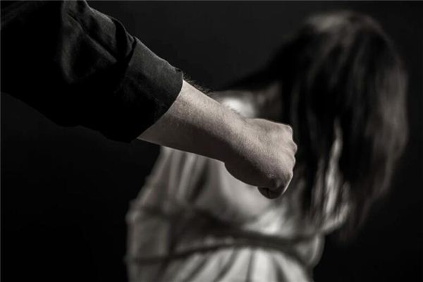 夢見被男朋友打_周公解夢