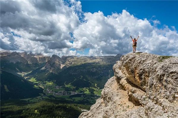 夢見在高處下不來是什麼意思_周公解夢