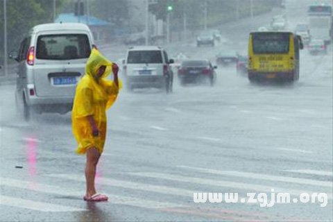 夢見下大雨