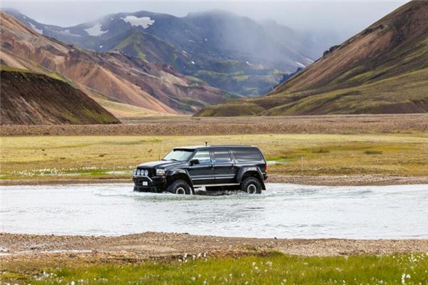 夢見開車過水_周公解夢
