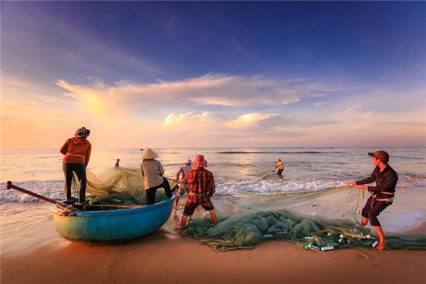 女人夢見在河裡抓魚_周公解夢