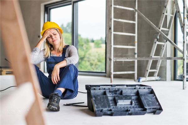 夢到頭被別人砸出血_周公解夢