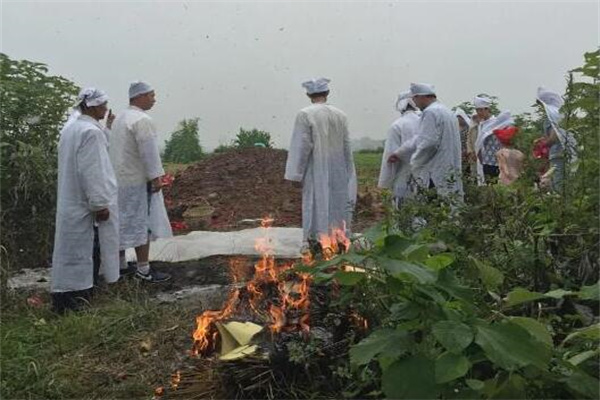 夢到自己戴孝是吉兆嗎?_周公解夢