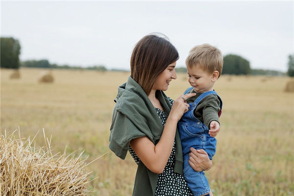 夢見報個嬰兒什麼意思_周公解夢