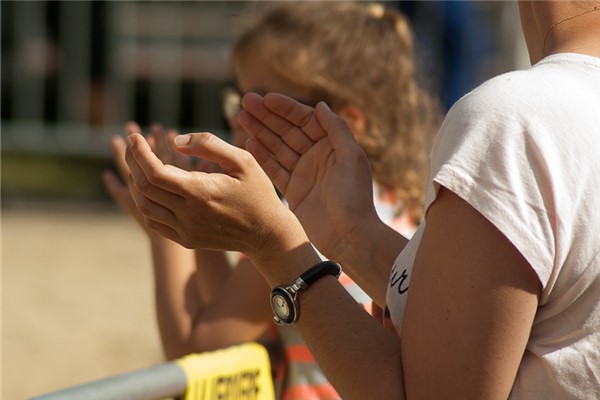 夢見掌聲響起有什麼意思嗎_周公解夢