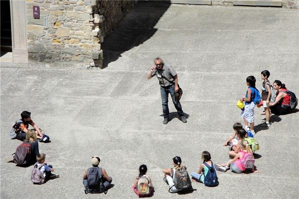 夢到一群同學會是什麼預兆_周公解夢
