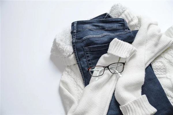 女人夢見整理舊衣服_周公解夢