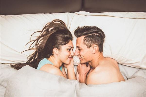 夢到女人親熱有什麼寓意嗎?_周公解夢