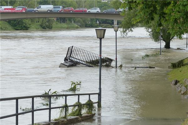 夢到了水退了意味著什麼_周公解夢