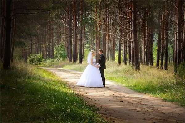女生夢見自己結婚_周公解夢