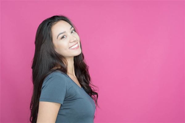 蛇女亥時生的性格如何_十二生肖