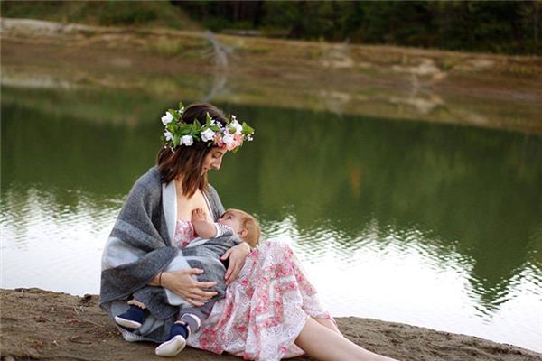 夢到給孩子哺乳_周公解夢