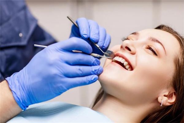 女人夢見爛牙自動掉了_周公解夢