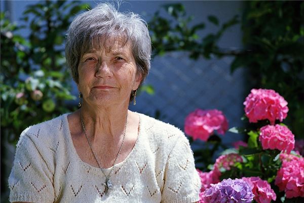 夢見過世的媽媽_周公解夢