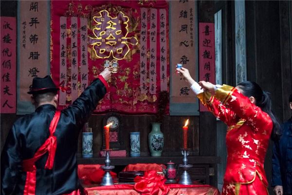 夢見別人結婚場面熱鬧_周公解夢