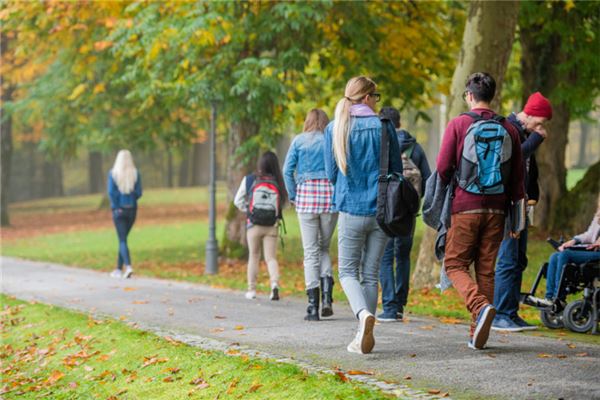 夢見同學去世_周公解夢