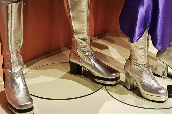 夢到新靴子怎么回事_周公解夢