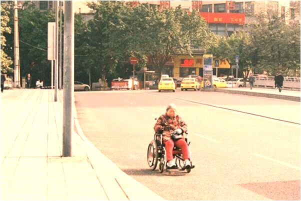 夢見很多老鼠有灰色有白色是什麼意思?_周公解夢官網