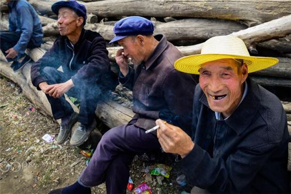 夢見死去的長輩對自己笑_周公解夢