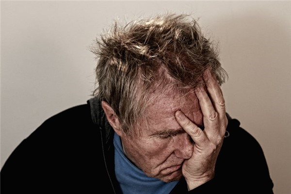 夢到了老人吐血是什麼預兆_周公解夢