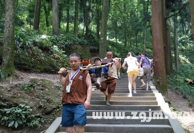 夢見自己下山