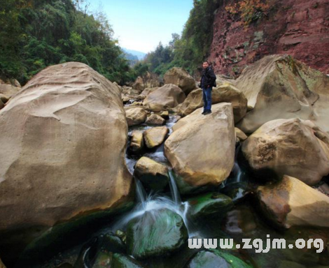 夢見巨大的岩石阻擋去路