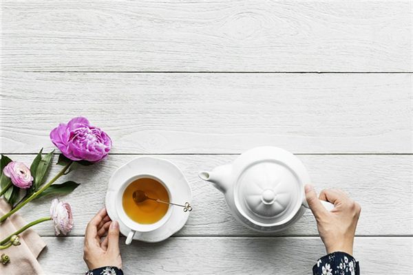 夢見喝茶水_周公解夢